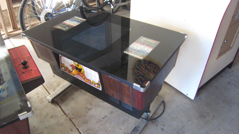 Illustration for article titled This Guy Has a Rare Arcade Cabinet. Is It Real?